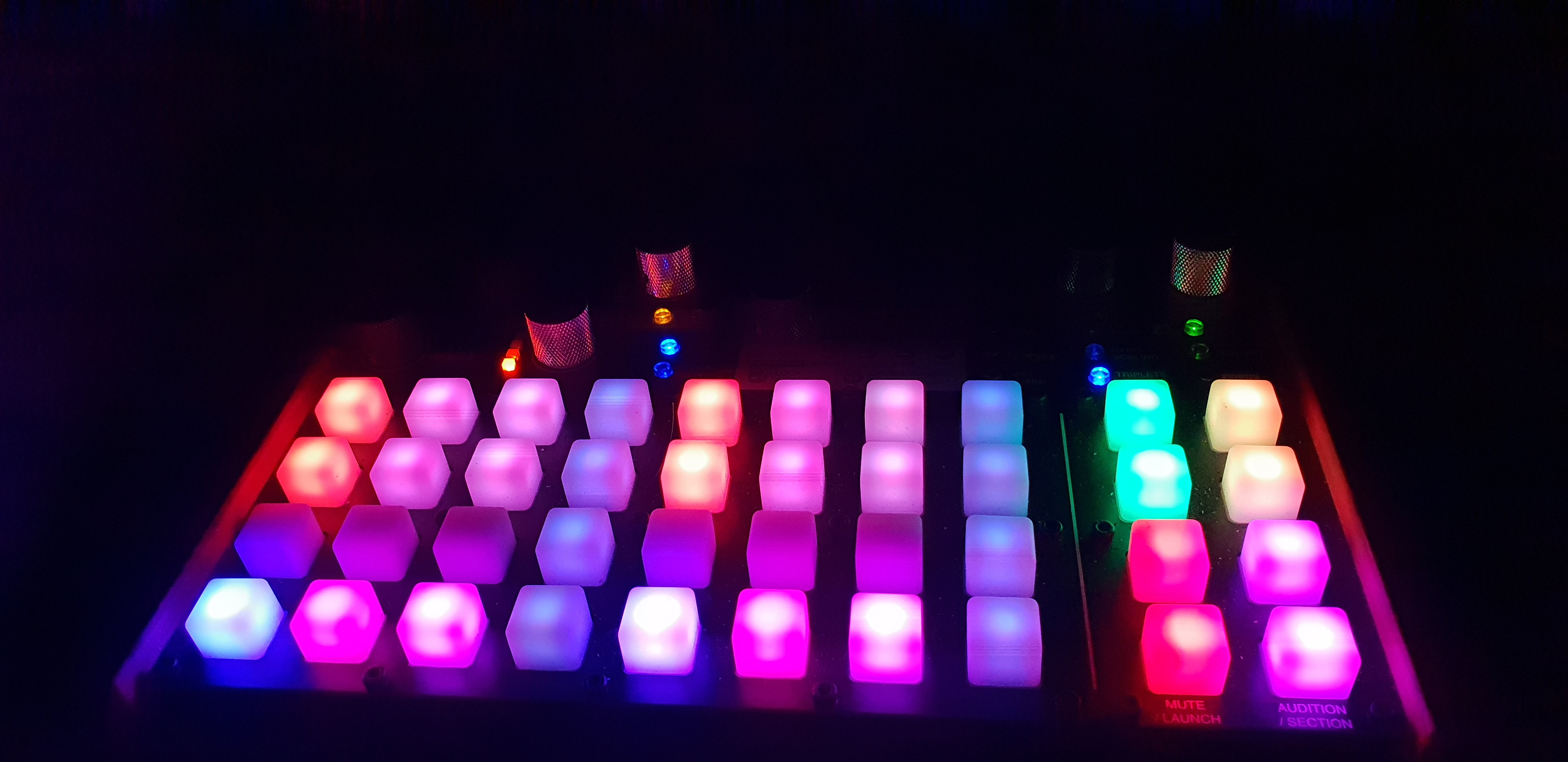 A photo of the deluge with its "sugarcube" buttons led lights bright