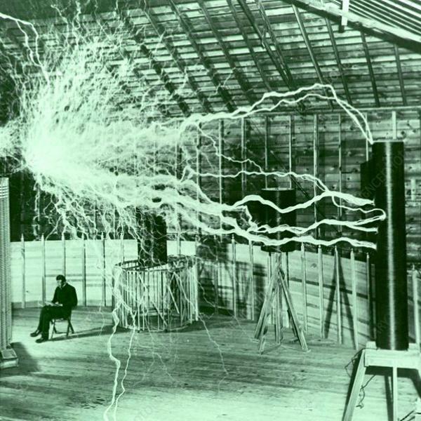 a photo of a tesla coil producing large sparking lines