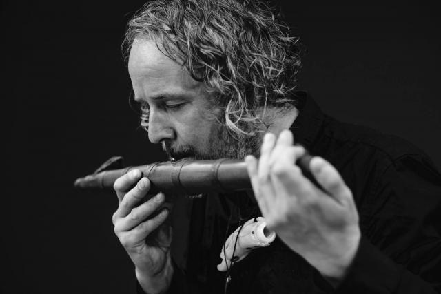Al playing taonga pūoro