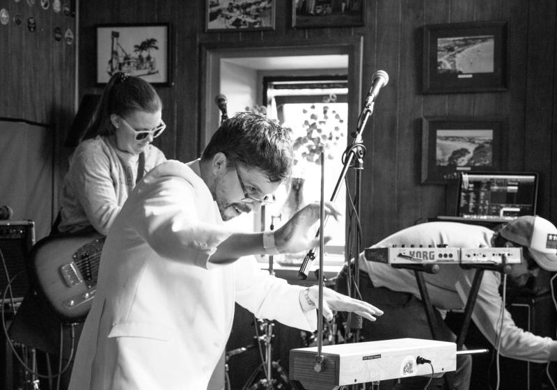 B&W photo of Gold Medal Famous, 